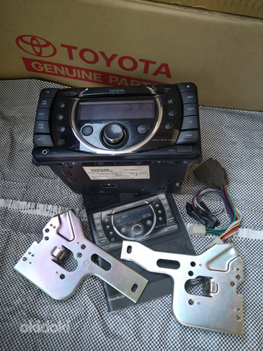 Радиоприемник Toyota Hilux PZ476-00212-A0 (фото #1)