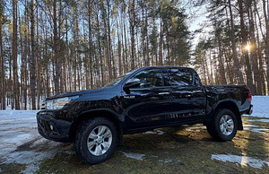 Toyota Land Cruiser Hilux 4-Runner R17 valuveljed rehvidega (5 foto / 5)