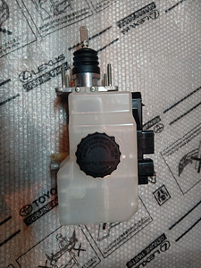 Toyota Lexus 47210-60023 04465-0W110 04466-33180 (3 foto / 7)