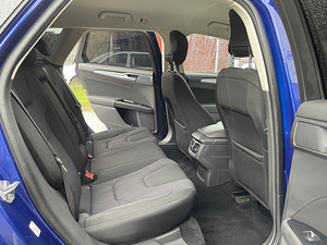 Ford Mondeo (9 фото из 11)
