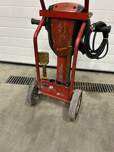 Hilti TE-3000 AVR maakiil piik käruga 30kg (3 foto / 3)