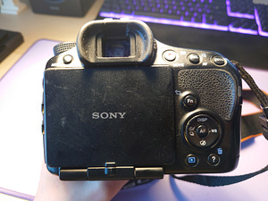 Sony SLT-A57 + 18-55mm kit lens (3 foto / 5)