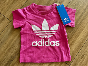 UUS T-särk Adidas, suurus 62 (1 foto / 2)