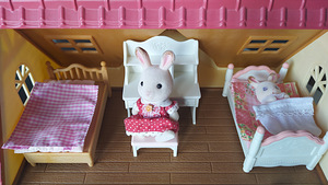 Игрушки SYLVANIAN FAMILIES COSY COTTAGE STARTER HOME WITH (2 фото из 4)
