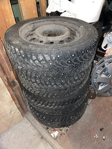 Talvrehvid Maxtrek M900 ICE 205/55R16 94 T XL (4 foto / 5)