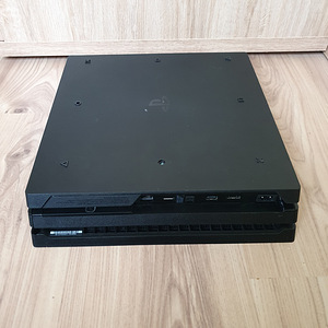 PS4 Pro 1TB + 2 Pulti l Uuendatav SSD-le l Tasuta transport (4 foto / 5)