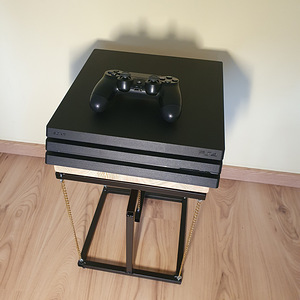 PS4 PRO 1TB + Pult (2 foto / 5)