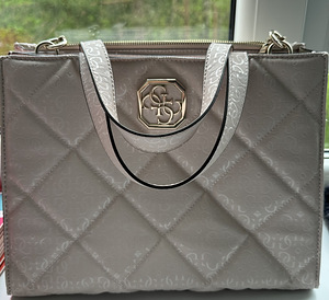 Сумка Guess