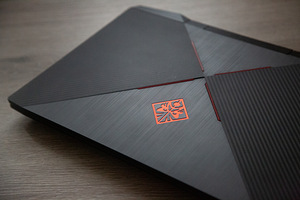 Omen 15 / RTX 2060 / 16GB / i7-8750H / 1TB+256GB / 144Hz (3 foto / 3)