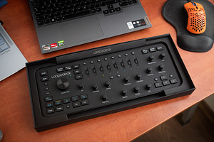 Loupedeck+ (панель управления видео/графикой) (1 фото из 10)