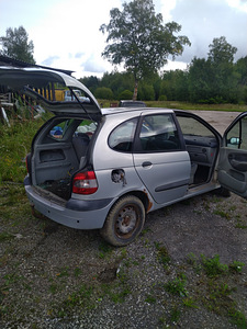 Renault Scenic (3 фото из 3)