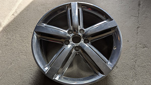 Volkswagen Touareg диск R20 (2 фото из 5)