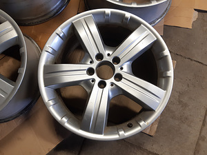 Mercedes Mb W164 X164 Gl литые диски R18 (2 фото из 5)