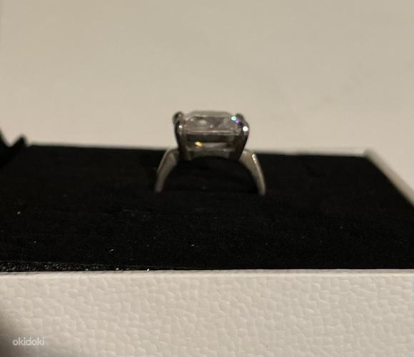 Красивое серебряное кольцо с крупным камнем (фото #2)