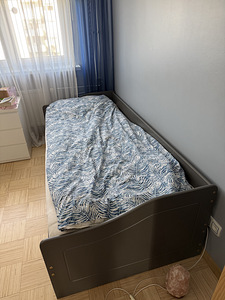 Кровать 90*200 вместе с матрасом (3 фото из 3)
