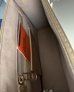 Золотая сумка Trussardi (5 фото из 6)
