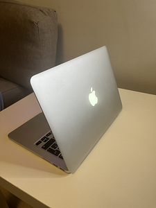 Macbook Pro Early 2015 / 2,7GHz / 8GB RAM / SSD (6 foto / 8)