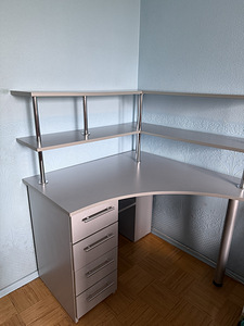 Stiilne kirjutuslaud (2 foto / 4)