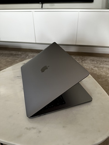 MacBook Pro 13' Retina (2018) 2.3GHZ i5/8GB/256GB/RUS (3 foto / 6)
