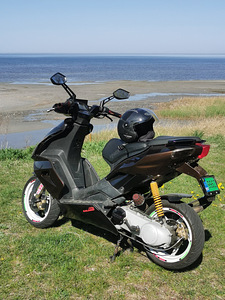 Aprilia SR50R (2 foto / 3)