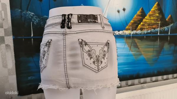 Серая джинсовая юбка с кружевным узором (фото #1)