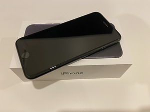 iPhone 7, черный 32Gb (2 фото из 3)