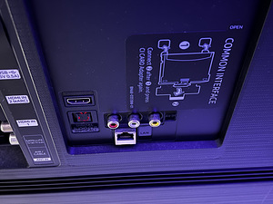 Teler Samsung UE50TU8072 (2 foto / 3)