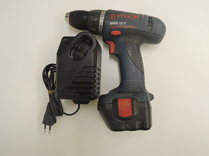 Дрель-шуруповерт Bosch GSR 12V + зарядка (2 фото из 6)