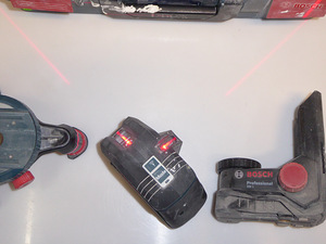 Ristjoonlaser Bosch GLL 3-50 + kinnitus + kohver (4 foto / 8)