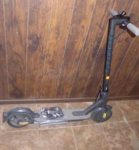 Elektritõukeratas Xiaomi Mi Electric Scooter 1S + Laadija (2 foto / 5)