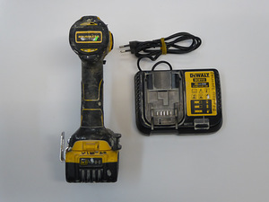 Aku-trell DEWALT DCD790 + 4ah + laadija (4 foto / 5)