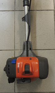 Bensiini trimmer Husqvarna 135R (3 foto / 6)