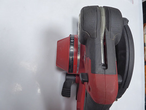 Аккумуляторная циркулярная Milwaukee M18 FMCS + Аку 5.0 Ач (5 фото из 6)