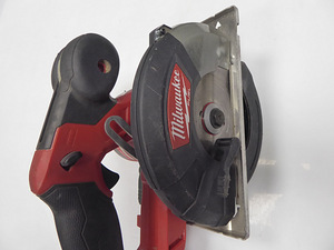 Аккумуляторная циркулярная Milwaukee M18 FMCS + Аку 5.0 Ач (6 фото из 6)