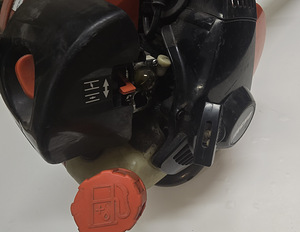 Lehepuhur Echo ES-255ES (6 foto / 6)