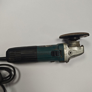 Relakas Makita GA6040 (4 foto / 5)