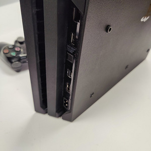 Mängukonsool Sony Playstation 4 Pro + Pult + Juhed (4 foto / 5)