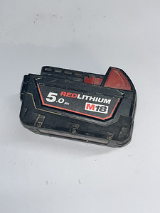 Аккумулятор Milwaukee M18 5,0Ач (7 фото из 7)