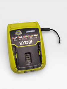 Зарядка Ryobi C120D (1 фото из 5)
