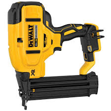 Аккумуляторный пистолет DeWalt DCN680 + ак 5,0Ач