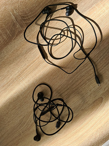 Juhtmega kõrvaklapid Akg EO-IC100 (1 foto / 2)