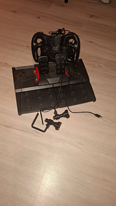 Игровой руль (1 фото из 1)