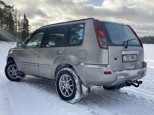 Nissan X-Trail (5 foto / 10)