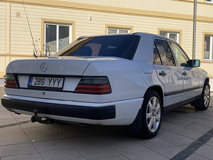 Мерседес-бенц 200D (5 фото из 8)