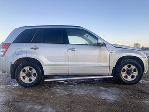 Suzuki Grand Vitara (3 foto / 10)