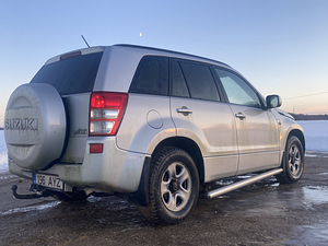 Suzuki Grand Vitara (8 foto / 10)