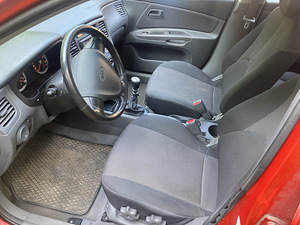 Kia Rio (7 фото из 9)