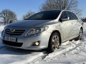 Toyota Corolla (3 фото из 12)