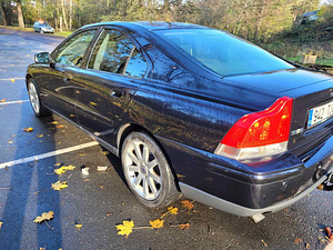 Volvo s60 2008 (6 фото из 12)