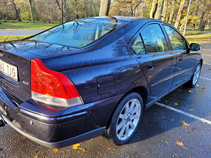 Volvo s60 2008 (7 фото из 12)